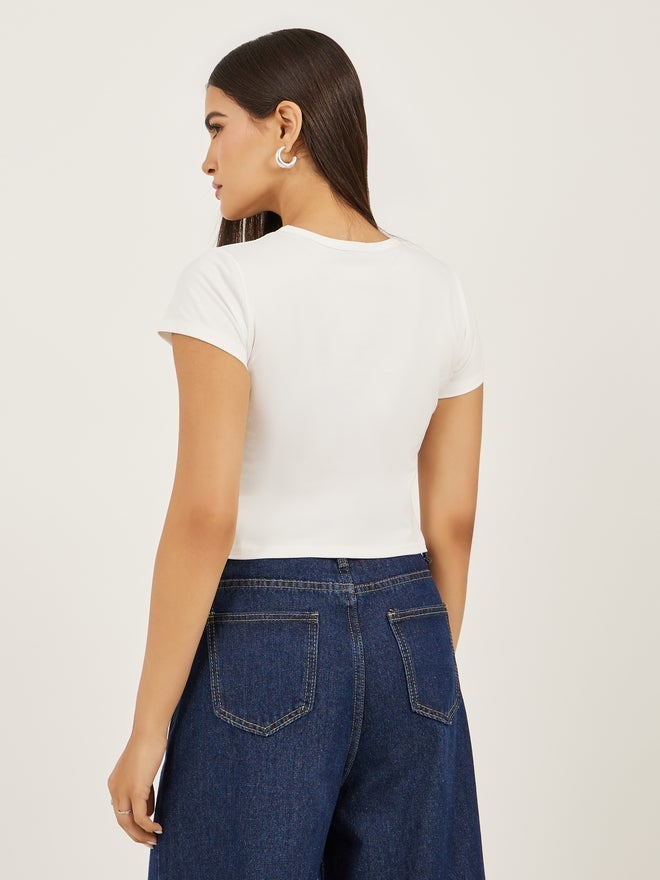 ستايلي تيشيرت ضيق بأكمام قصيرة وطبعة جرافيك - Image 5